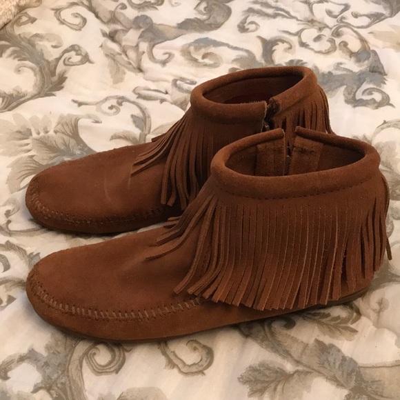 MINNETONKA BOOTIES - Picture 2 of 4